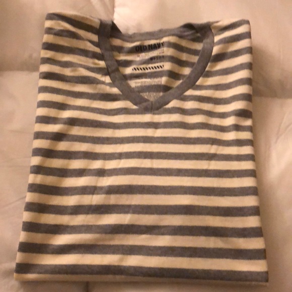NWOT Old Navy classic striped v-neck t-shirt - Picture 3 of 5